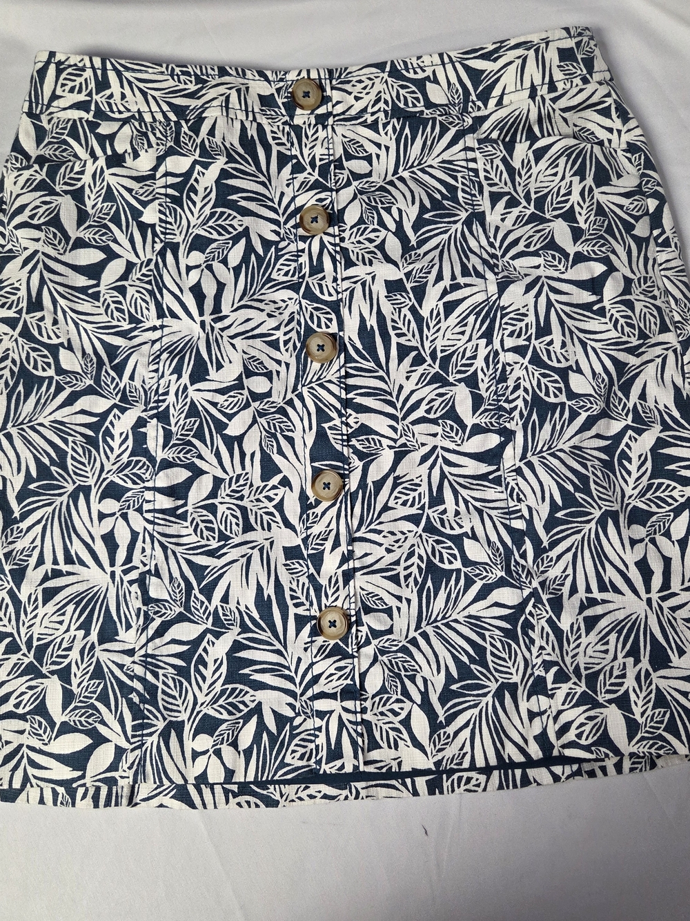 LOFT Navy and White Leaf Print Button-Front Skirt‎ Size 6